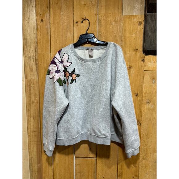 H&M Tops - Embroidered Sweatshirt